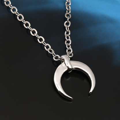 Why Women are Obsessed With Islamic Crescent Moon and Star Jewelry?